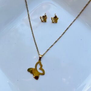 Radiant Glow: 18k Yellow Gold Diamond-Like Stone Pendant & Earring Set